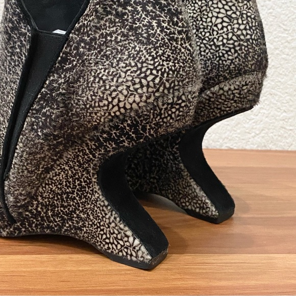 STUART WEITZMAN Dyed Calf Fur Hair Spliced Cavalino Curved Wedge Booties Size 8 - Picture 15 of 16